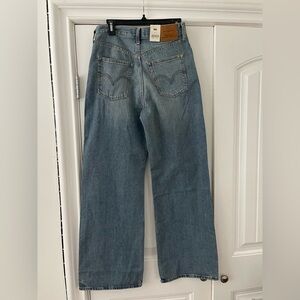 NWT Levi’s Women’s Light Blue Ribcage Wide Leg Jeans sz 28x32